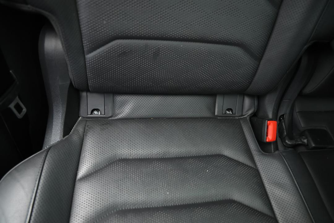 2022 Volkswagen Touareg 210tdi Elegance, Automatic, 74805 km, Rear A/C Vent