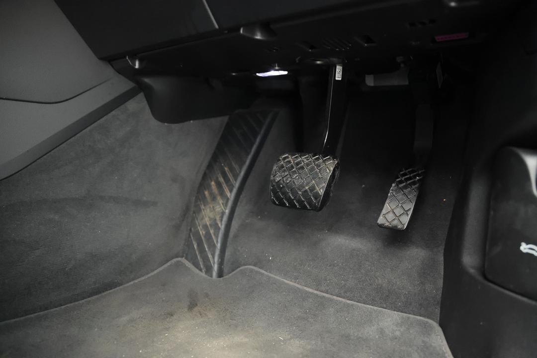 2022 Volkswagen Touareg 210tdi Elegance, Automatic, 74805 km, Drivers Side Adjustment Panel