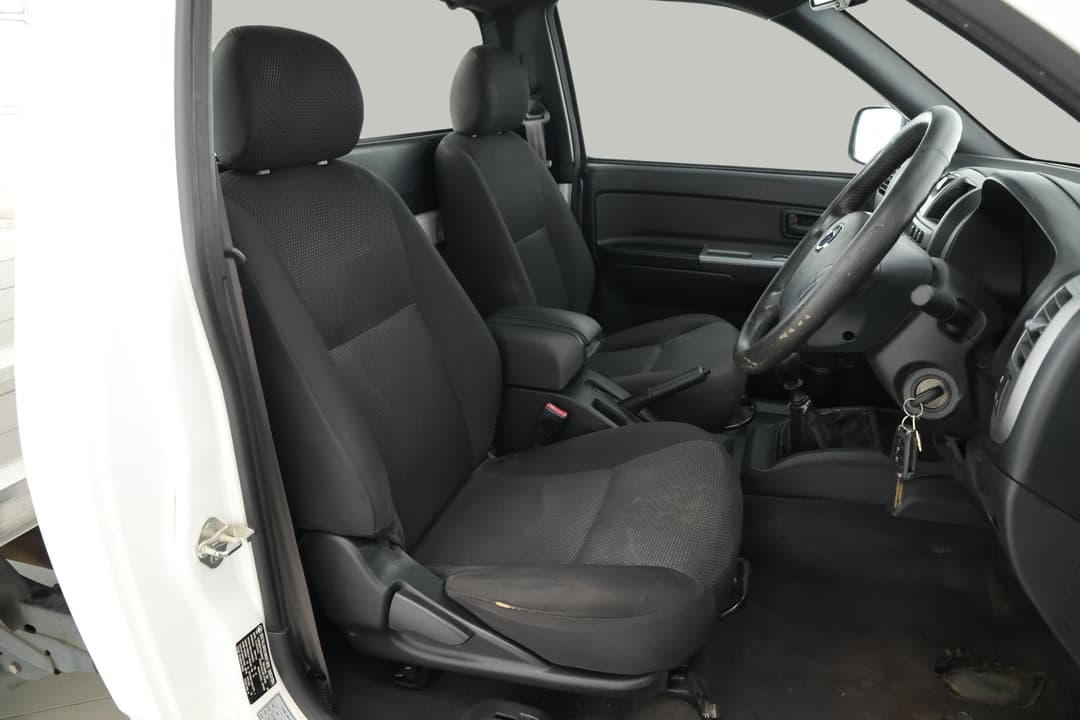 2020 Great Wall Steed (4x4), Manual, 88716 km, Right Side Front Door Cabin View