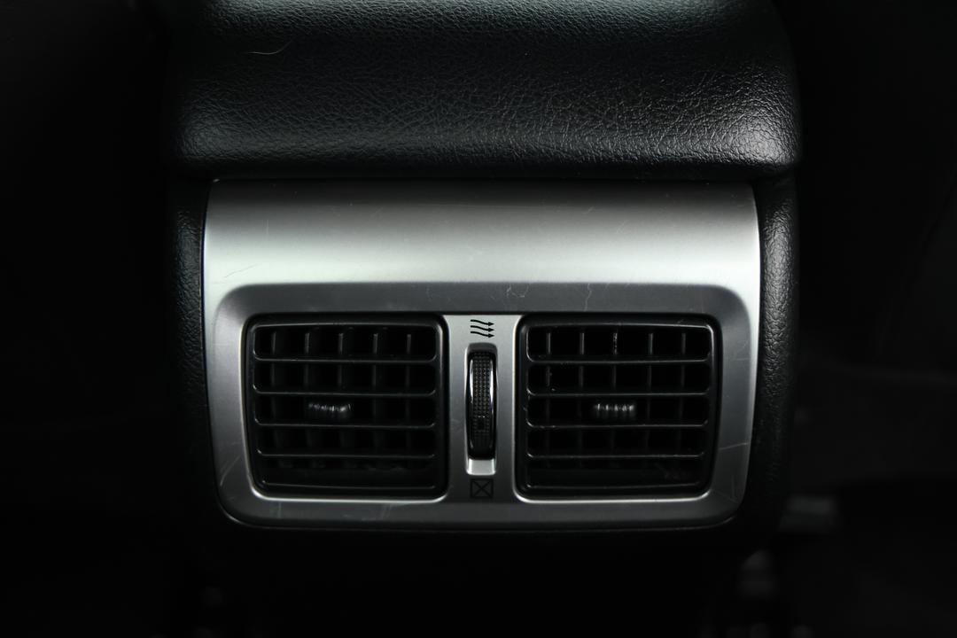 2016 Toyota Aurion At-X, Automatic, 106114 km, Rear A/C Vent