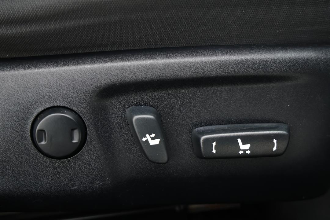 2016 Toyota Aurion At-X, Automatic, 106114 km, Drivers Side Adjustment Panel