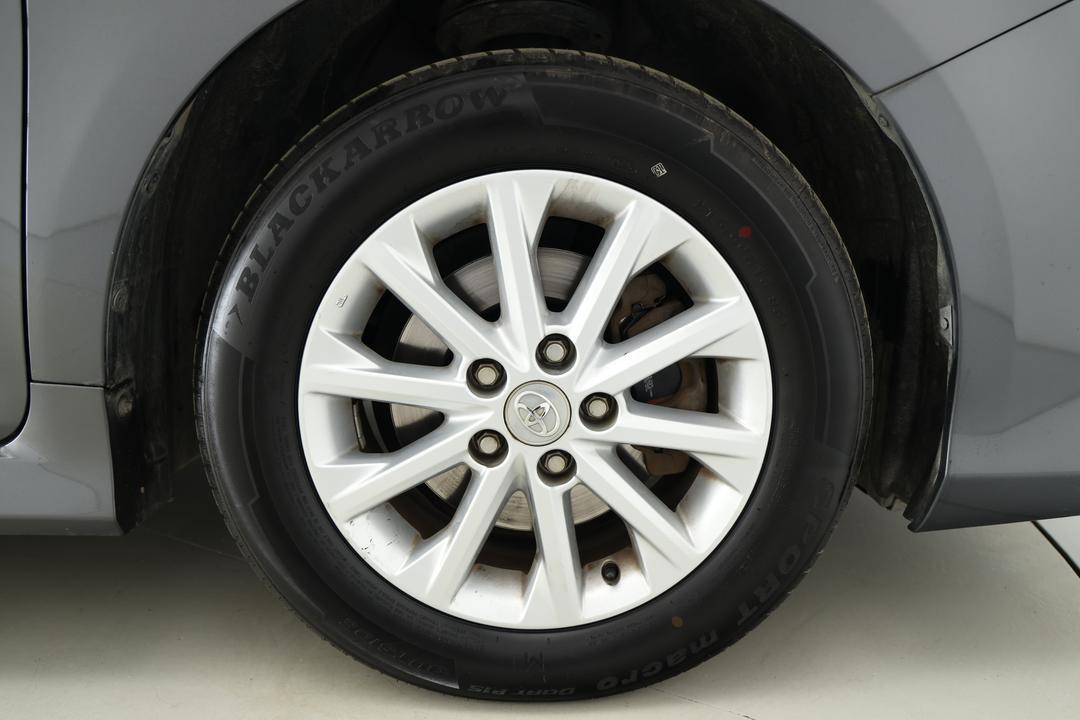 2016 Toyota Aurion At-X, Automatic, 106114 km, Right Front Wheel