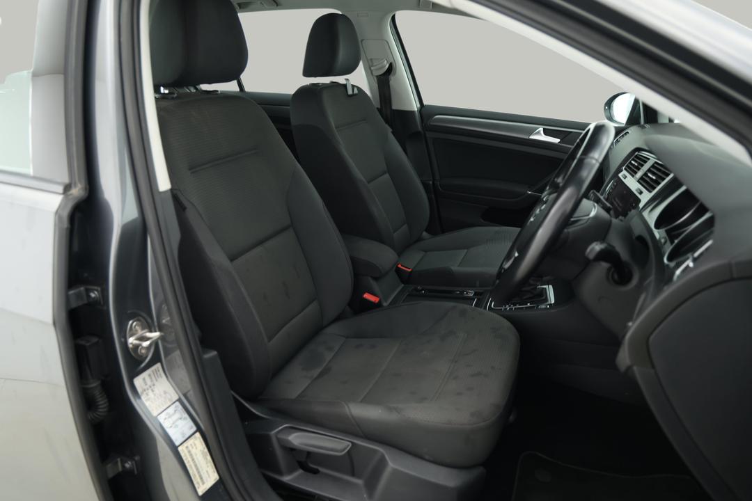 2020 Volkswagen Golf 110 Tsi Comfortline, Automatic, 100676 km, Right Side Front Door Cabin View