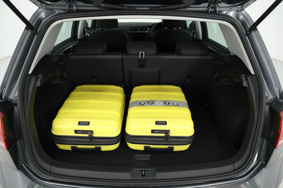 2020 Volkswagen Golf 110 Tsi Comfortline, Automatic, 100676 km, Boot Inside View with Luggage