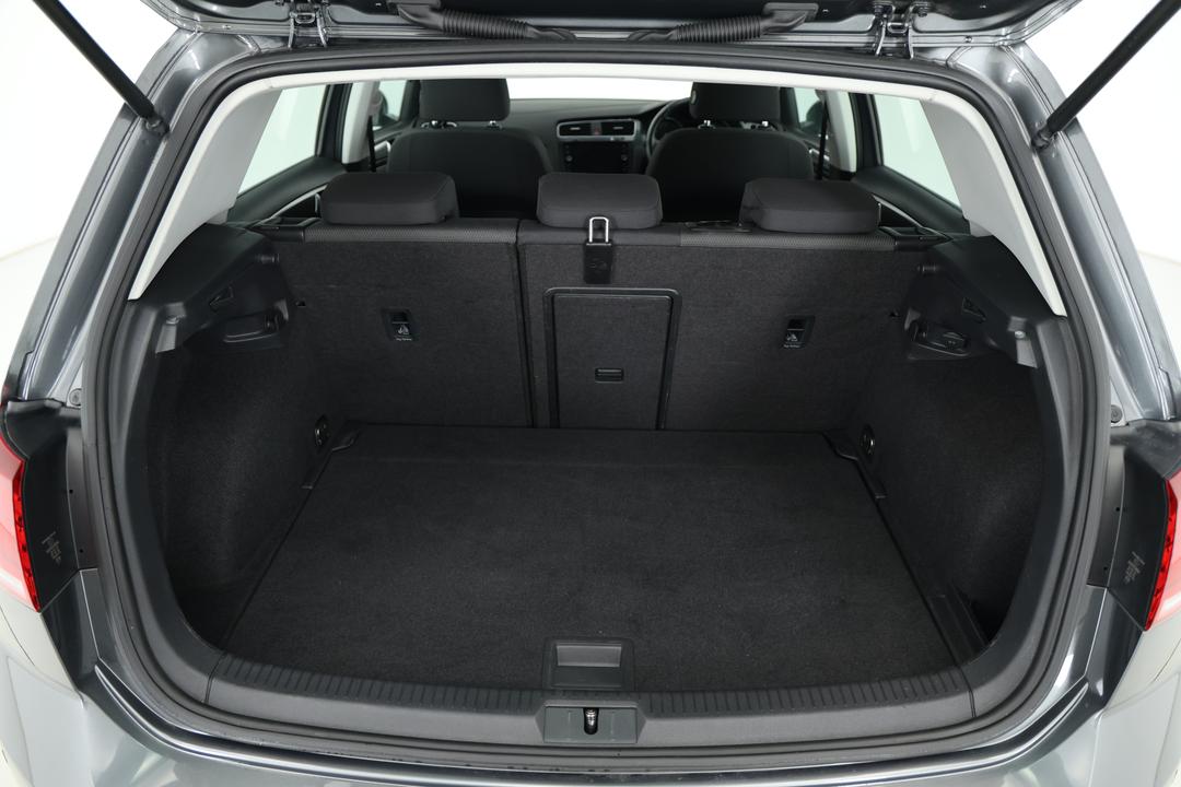2020 Volkswagen Golf 110 Tsi Comfortline, Automatic, 100676 km, Boot Inside View