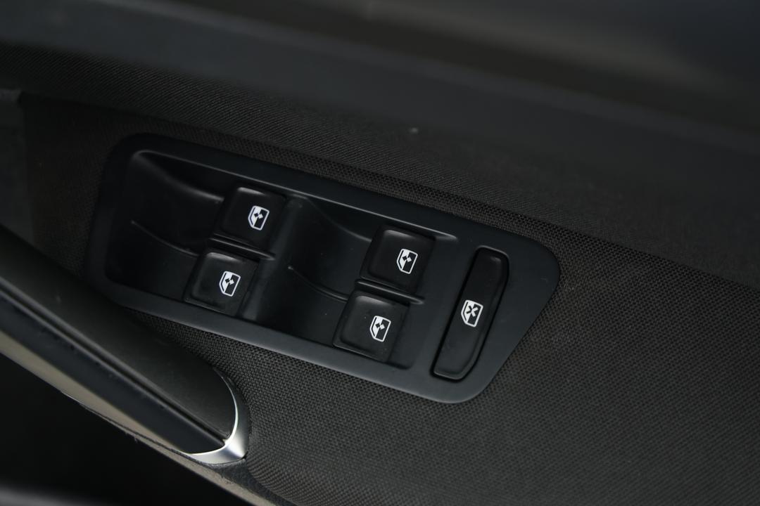 2020 Volkswagen Golf 110 Tsi Comfortline, Automatic, 100676 km, Drivers Side Door Panel Controls