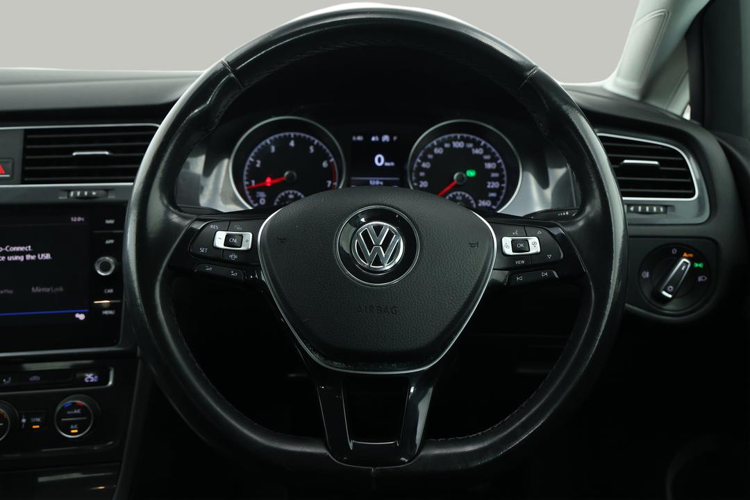 2020 Volkswagen Golf 110 Tsi Comfortline, Automatic, 100676 km, Steering Wheel Close-up