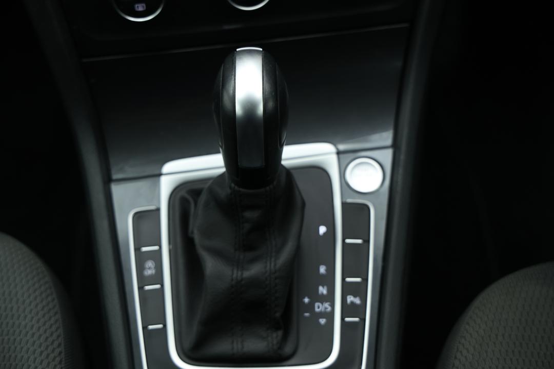 2020 Volkswagen Golf 110 Tsi Comfortline, Automatic, 100676 km, Gear Lever 