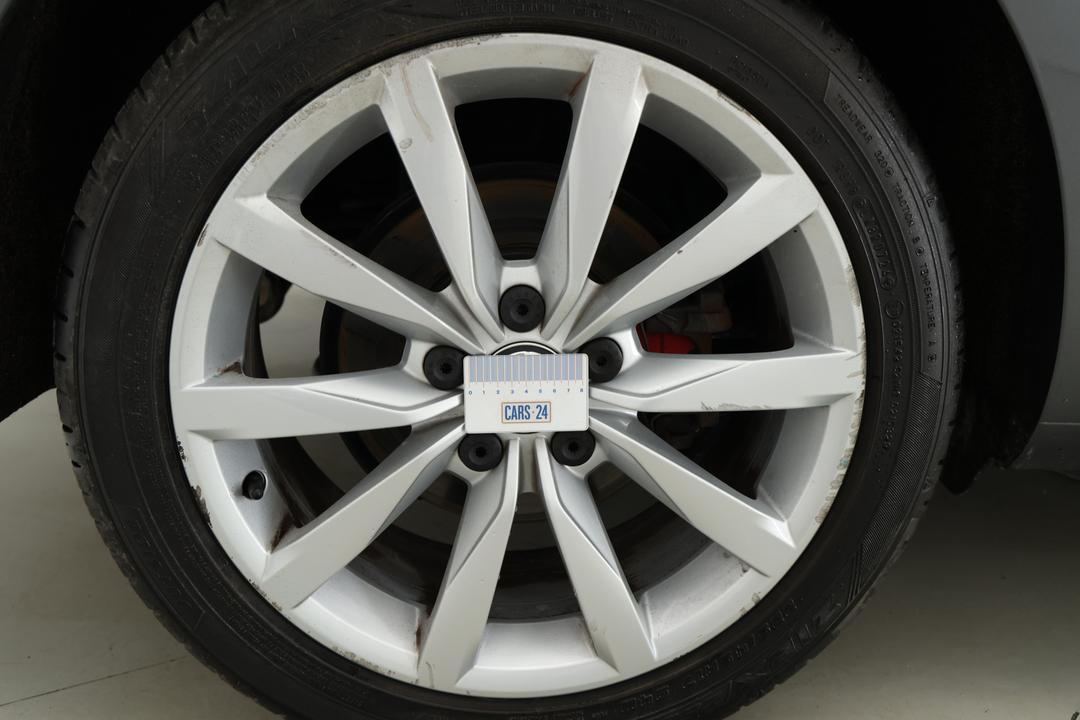 2020 Volkswagen Golf 110 Tsi Comfortline, Automatic, 100676 km, Wheels Rim Rear RHS Gutter Rash
