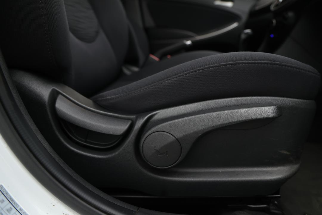 2019 Hyundai Accent Sport, Automatic, 58732 km, Utility Switches/Buttons