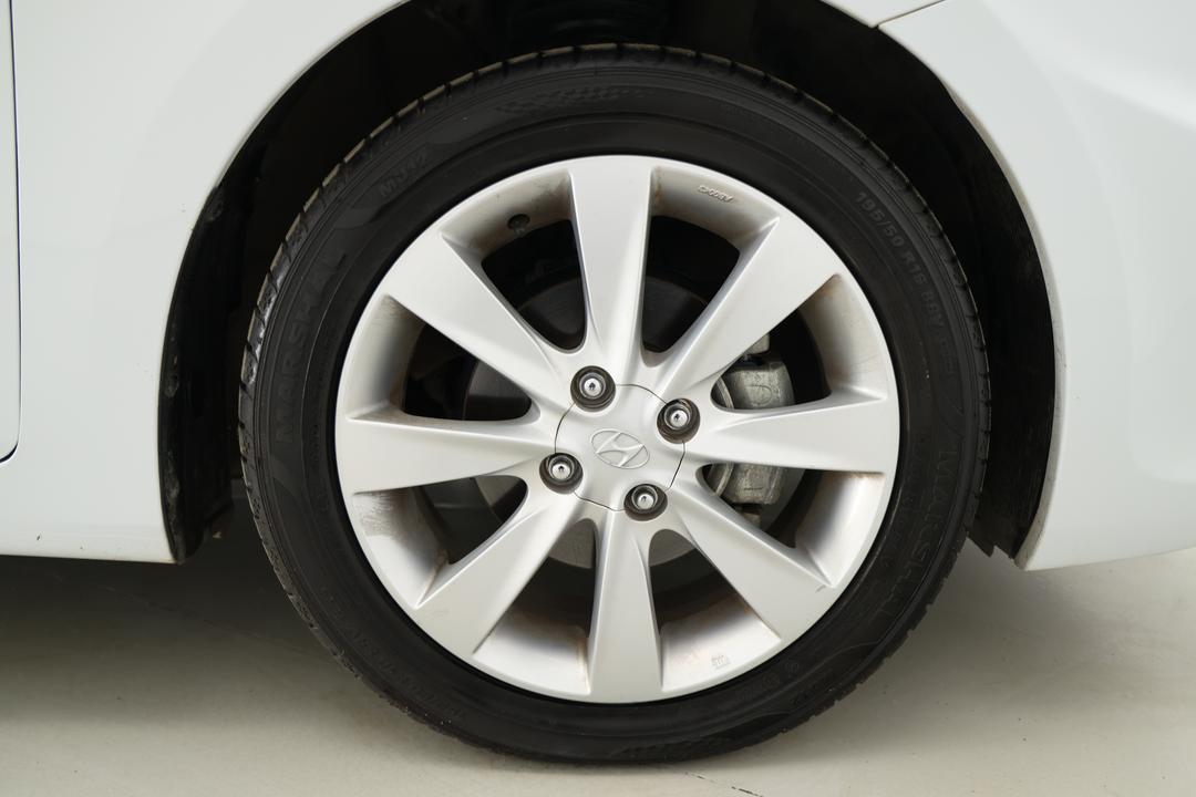 2019 Hyundai Accent Sport, Automatic, 58732 km, Right Front Wheel