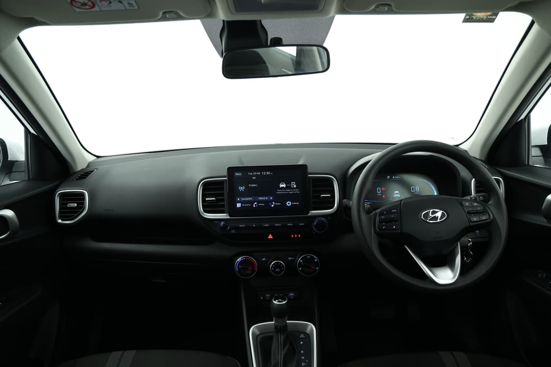 2025 Hyundai Venue -, Automatic, 22368 km, Gear Lever 