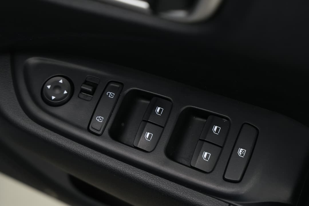 2025 Hyundai Venue -, Automatic, 22368 km, Speaker View