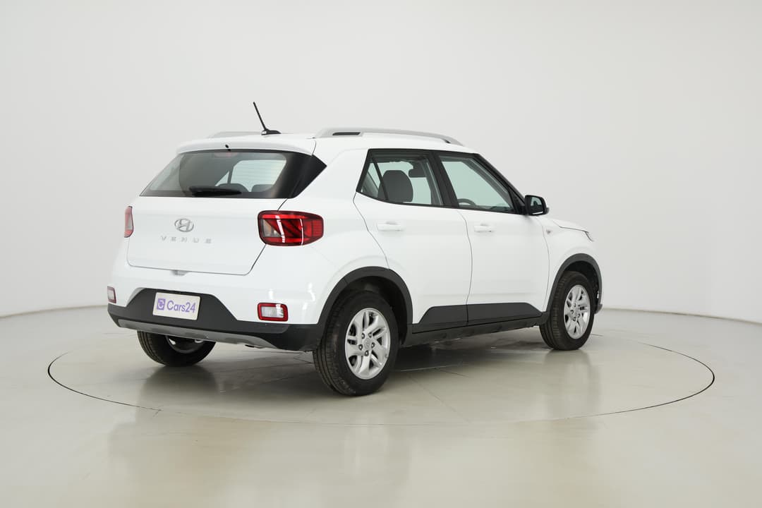 2025 Hyundai Venue -, Automatic, 22368 km, Right Back Diagonal (45- Degree) View