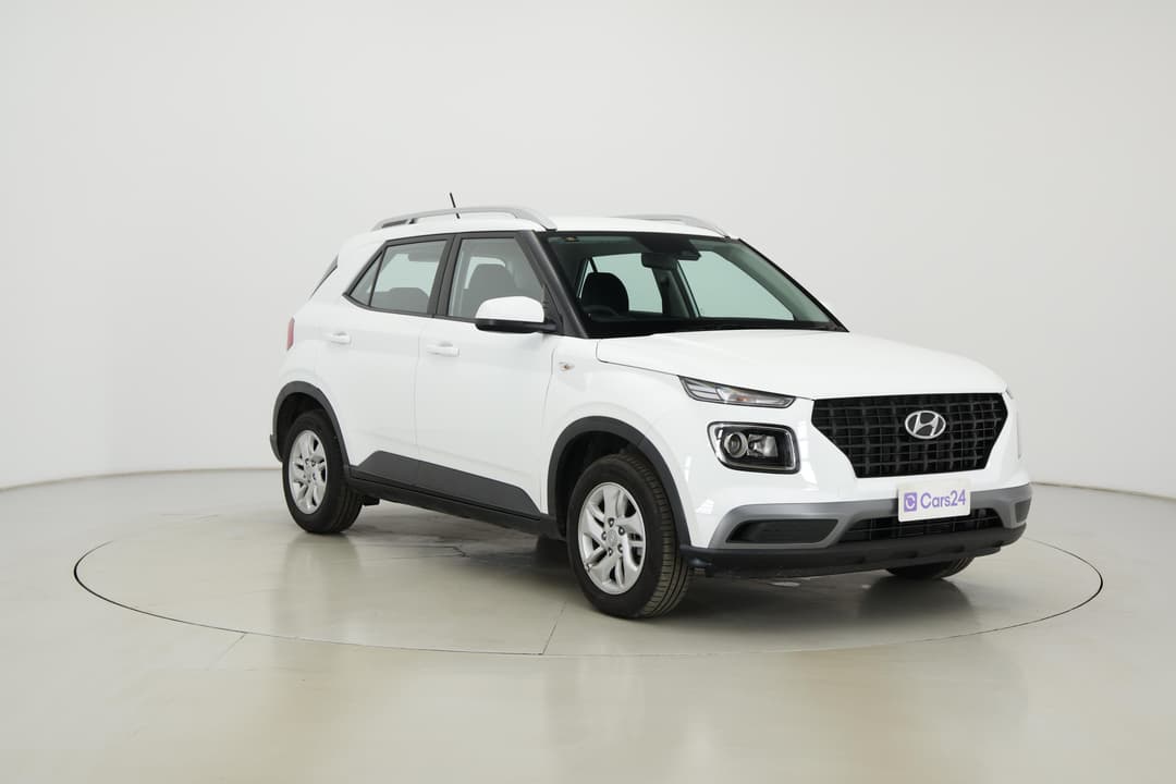 2025 Hyundai Venue -, Automatic, 22368 km, Right Front Diagonal (45- Degree) View