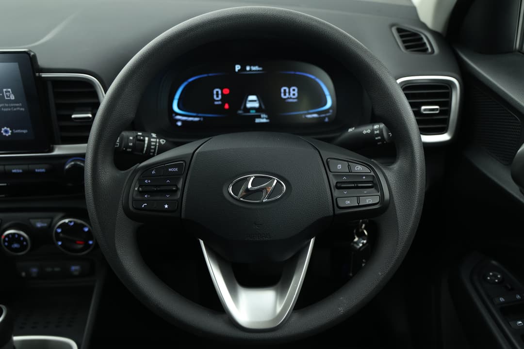 2025 Hyundai Venue -, Automatic, 22368 km, Center Console