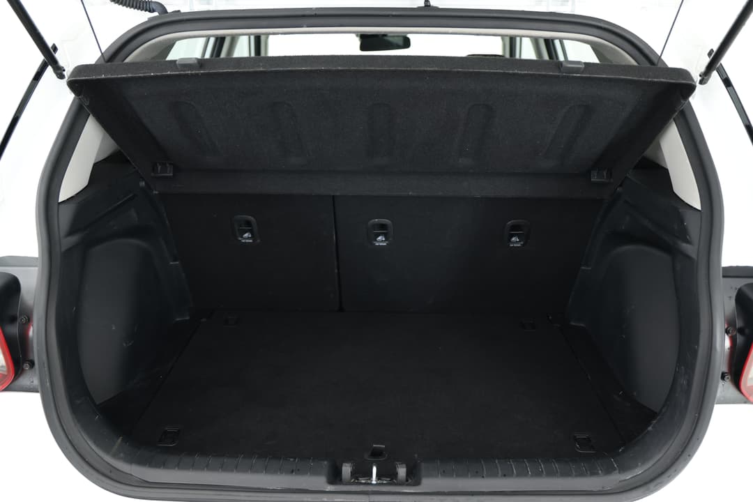 2025 Hyundai Venue -, Automatic, 22368 km, Boot Inside View
