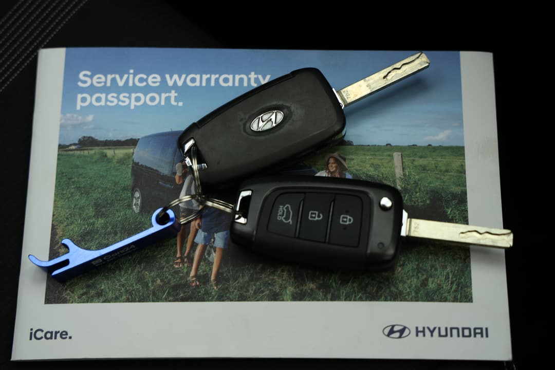 2025 Hyundai Venue -, Automatic, 22368 km, Parking Camera