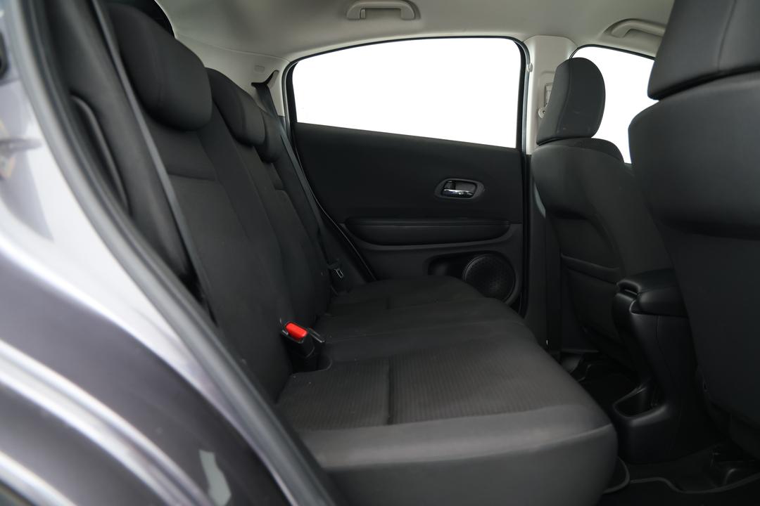2020 Honda HR-V Vti, Automatic, 59457 km, Right Side Rear Door Cabin View