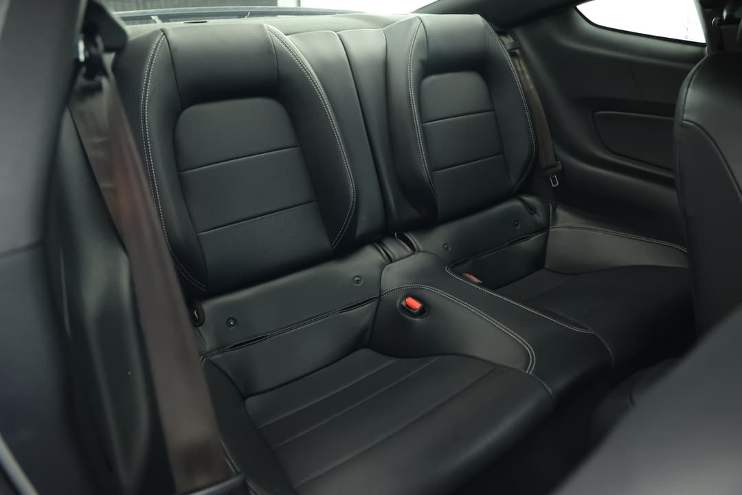 2021 Ford Mustang Gt 5.0 V8, Automatic, 39234 km, Right Side Rear Door Cabin View