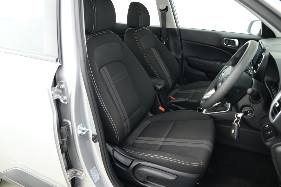 2025 Hyundai Venue -, Automatic, 20723 km, Drivers Side Adjustment Panel