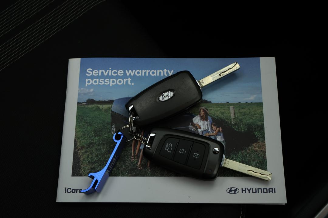 2025 Hyundai Venue -, Automatic, 20723 km, Parking Camera
