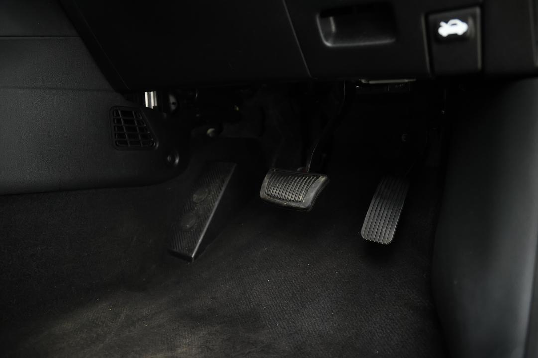 2025 Hyundai Venue -, Automatic, 20723 km, Child Seat Anchor Points