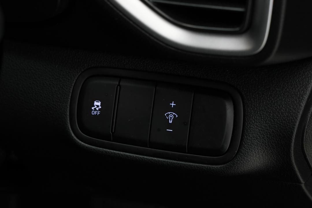 2025 Hyundai Venue -, Automatic, 20723 km, Pedals and Footmat