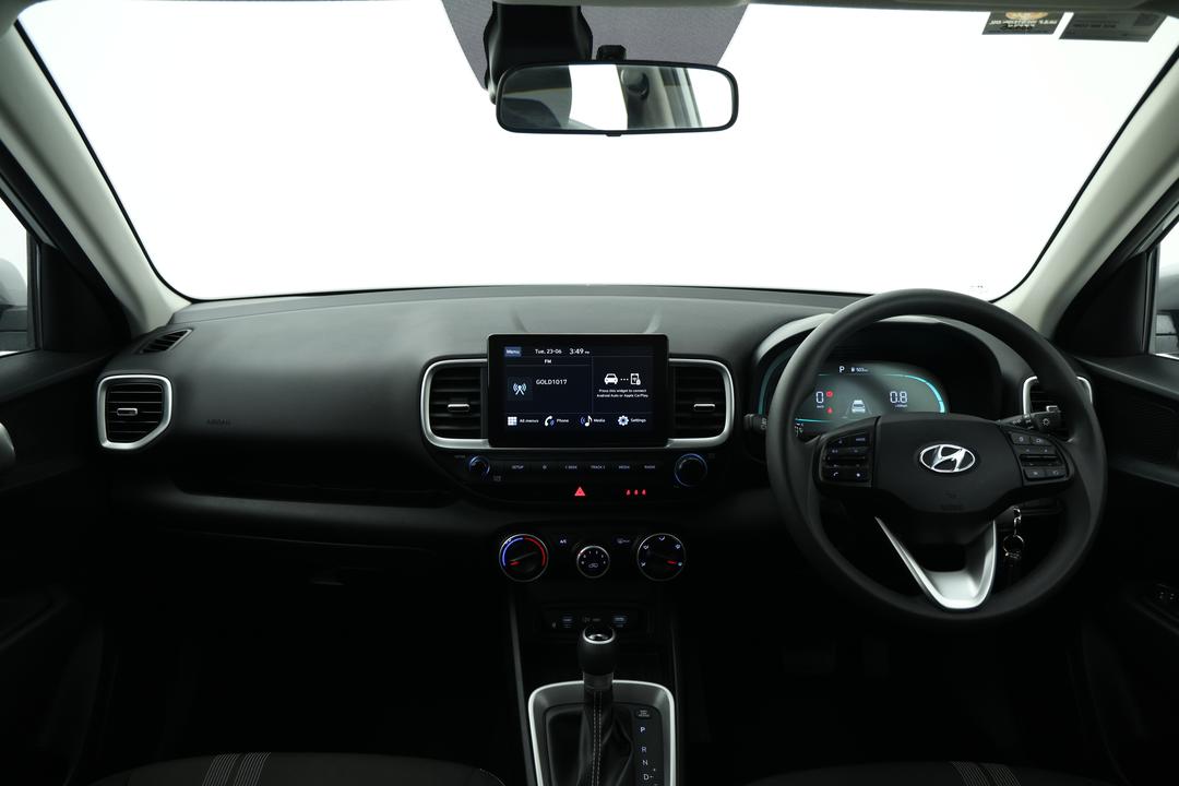2025 Hyundai Venue -, Automatic, 20723 km, Gear Lever 