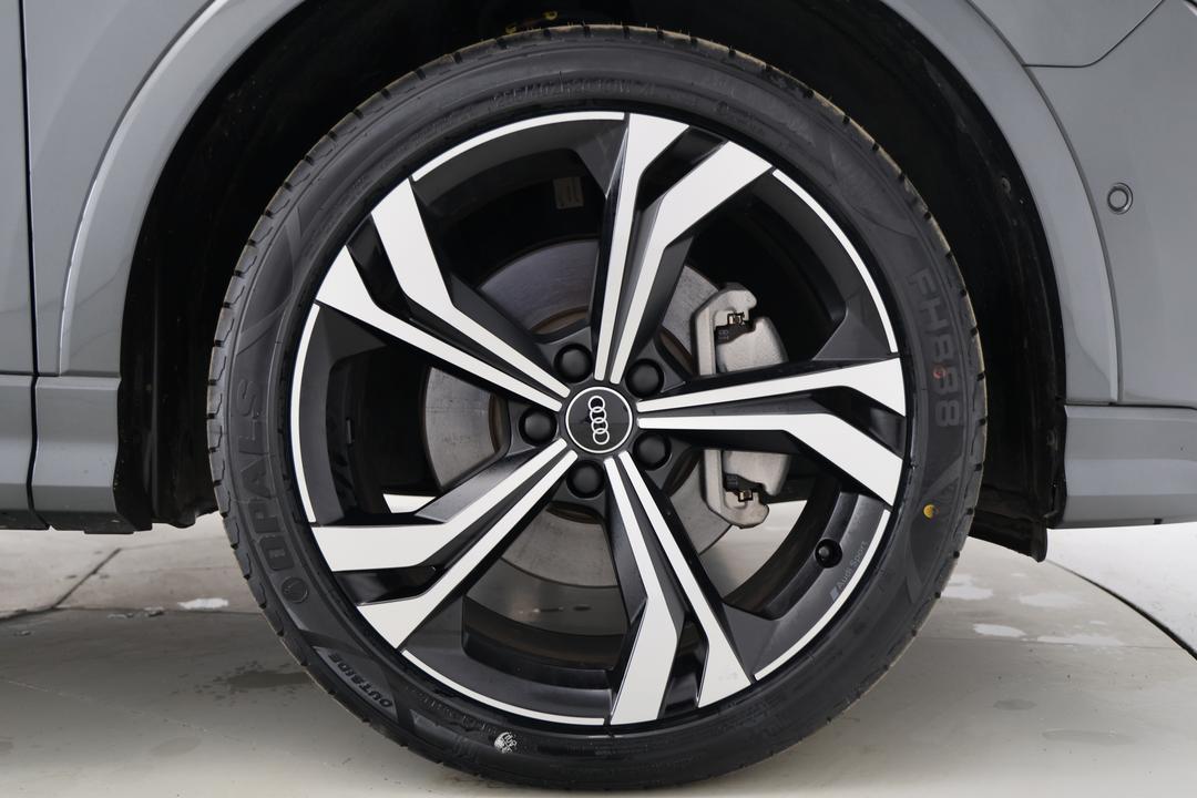 2022 Audi Q3 40 Tfsi Quattro S Line, Automatic, 38885 km, Right Front Wheel