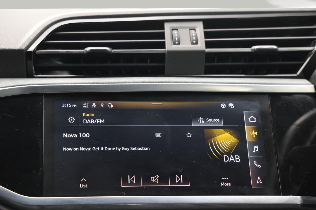 2022 Audi Q3 40 Tfsi Quattro S Line, Automatic, 38885 km, Steering Wheel Close-up