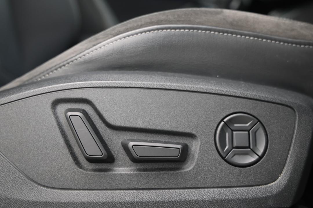 2022 Audi Q3 40 Tfsi Quattro S Line, Automatic, 38885 km, Drivers Side Door Panel Controls