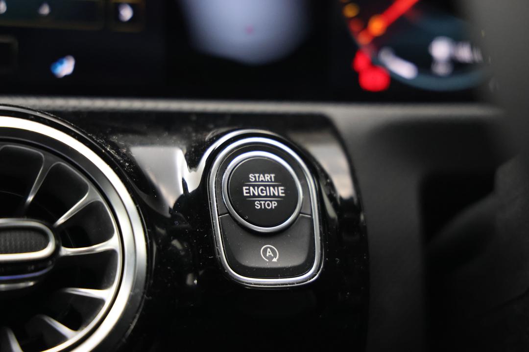 2021 Mercedes-benz A180 A180, Automatic, 68497 km, Keyless / Button Start