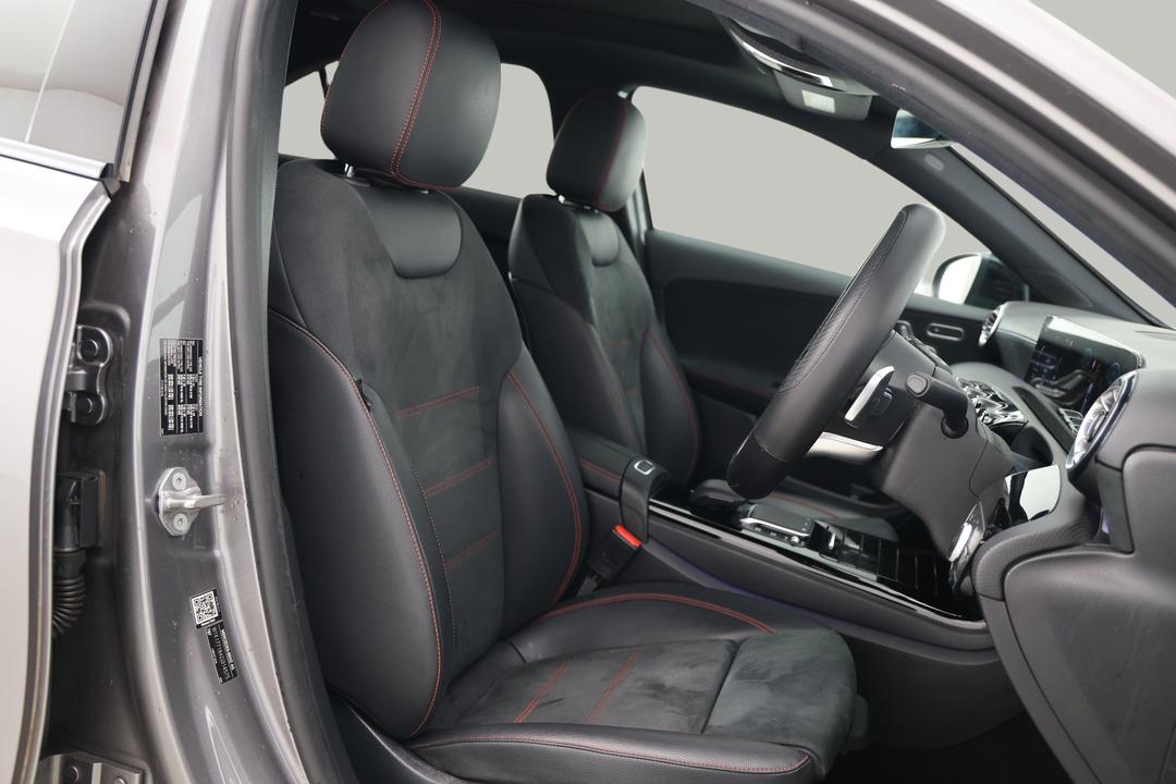 2021 Mercedes-benz A180 A180, Automatic, 68497 km, Right Side Front Door Cabin View
