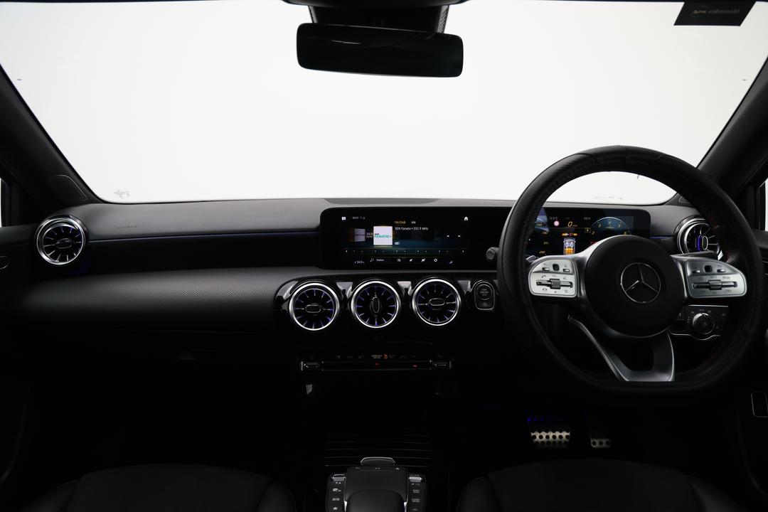 2021 Mercedes-benz A180 A180, Automatic, 68497 km, Dashboard View