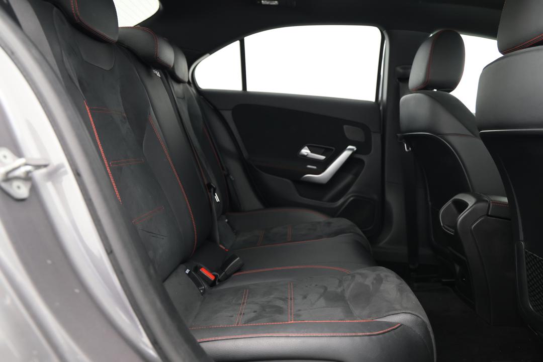 2021 Mercedes-benz A180 A180, Automatic, 68497 km, Right Side Rear Door Cabin View