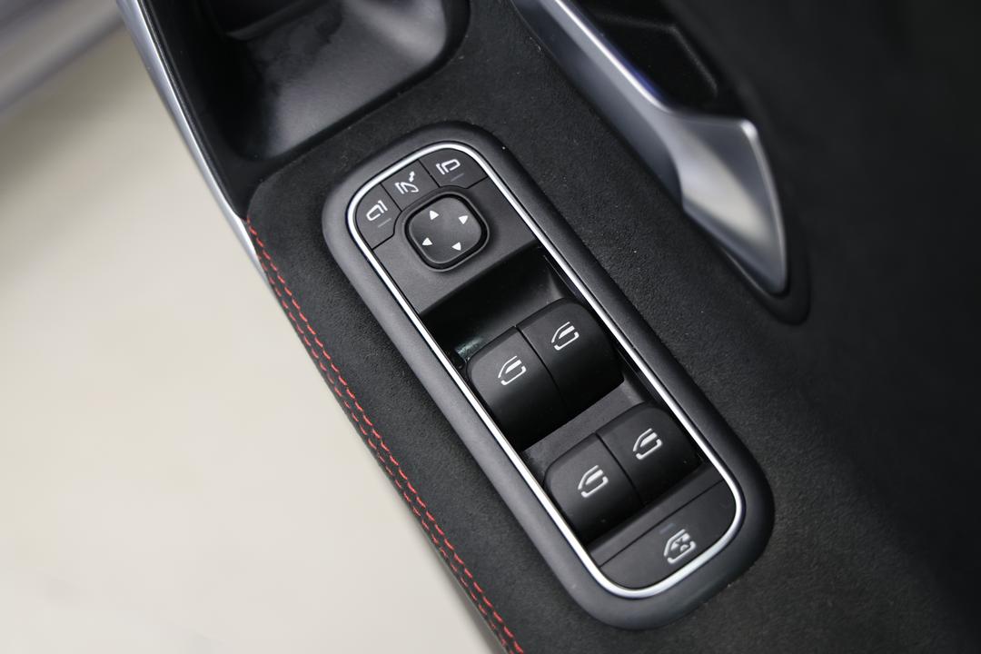 2021 Mercedes-benz A180 A180, Automatic, 68497 km, Drivers Side Door Panel Controls