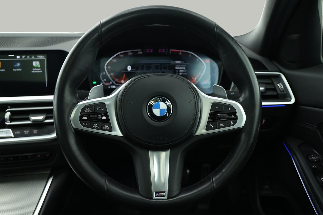 2021 BMW 3 30i M Sport, Automatic, 59684 km, Steering Wheel Close-up