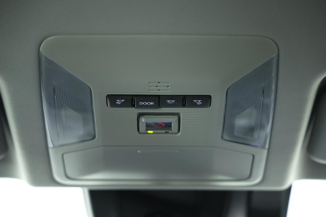 2025 Toyota RAV4 Gx (AWD) Hybrid, Automatic, 8877 km, On-Roof Controls/Sunglass holder