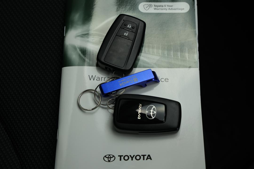2025 Toyota RAV4 Gx (AWD) Hybrid, Automatic, 8877 km, Key Close-up