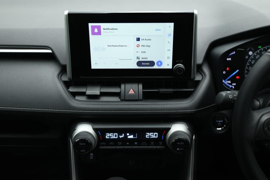 2025 Toyota RAV4 Gx (AWD) Hybrid, Automatic, 9034 km, Center Console