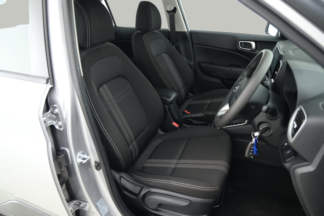 2025 Hyundai Venue -, Automatic, 26529 km, Right Side Front Door Cabin View
