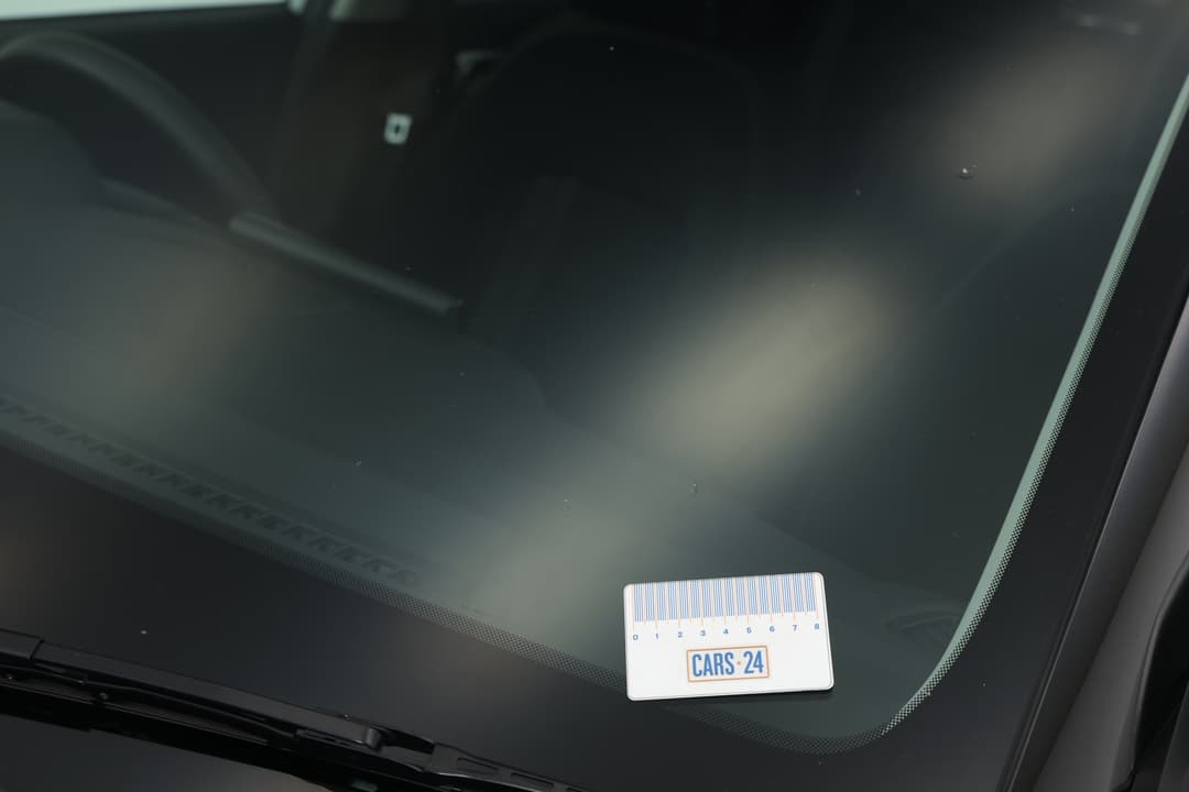 2025 Hyundai Venue -, Automatic, 26529 km, Windshield Front Spots