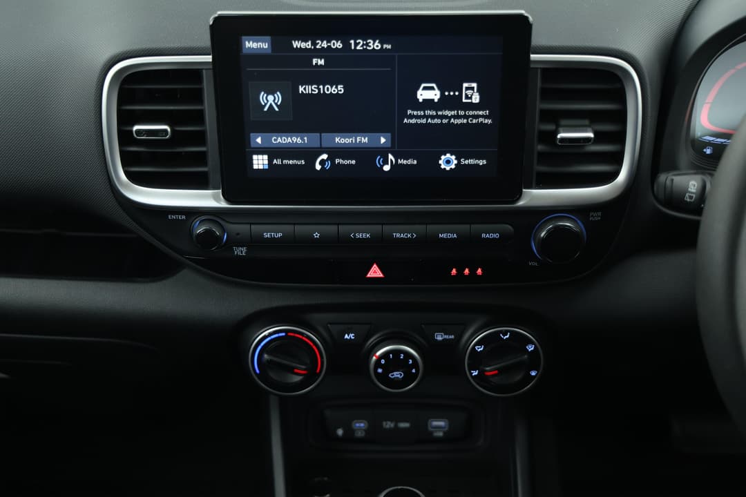 2025 Hyundai Venue -, Automatic, 26529 km, Center Console
