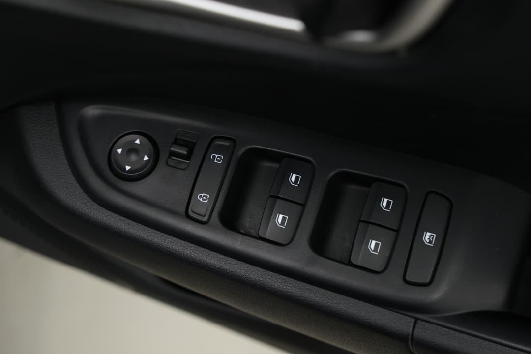 2025 Hyundai Venue -, Automatic, 26529 km, Drivers Side Door Panel Controls