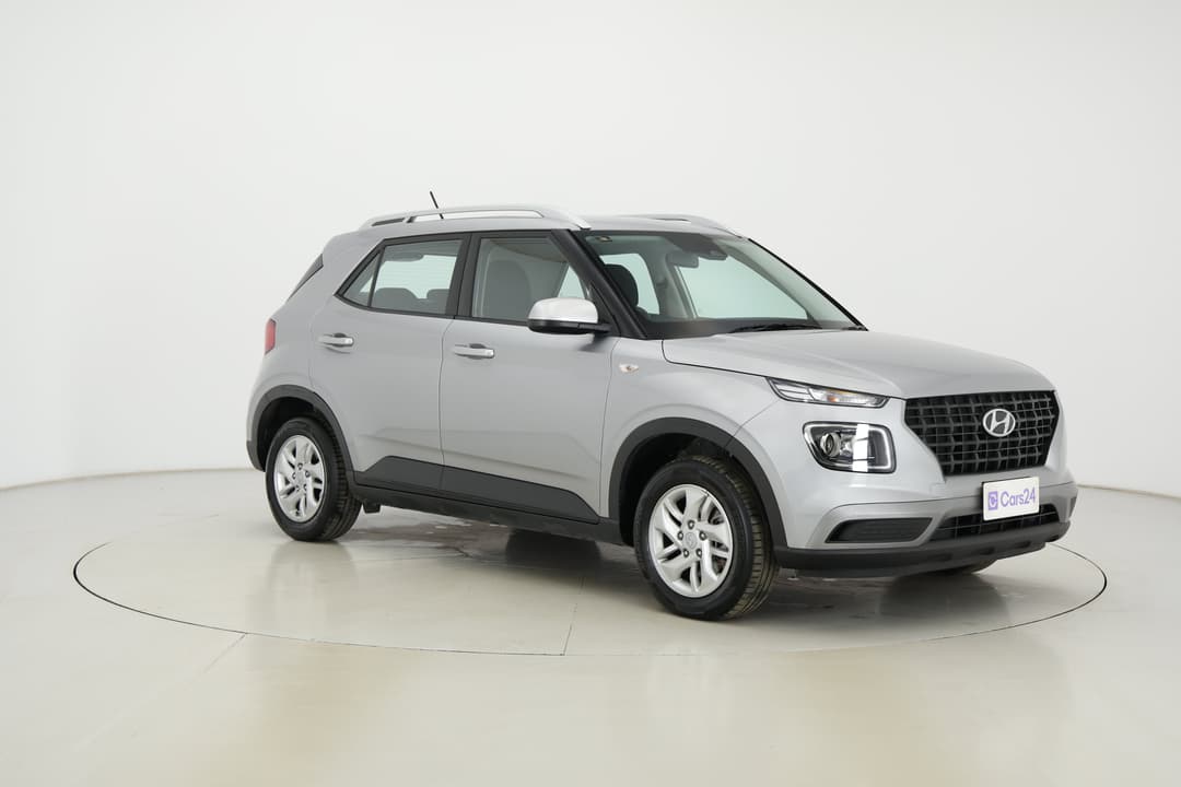 2025 Hyundai Venue -, Automatic, 26529 km, Right Front Diagonal (45- Degree) View