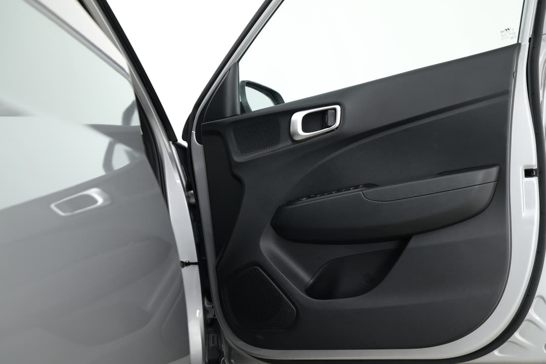 2025 Hyundai Venue -, Automatic, 26529 km, Speaker View