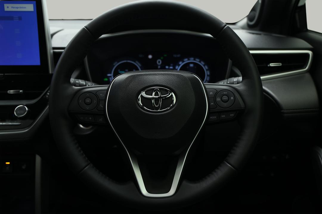 2023 Toyota Corolla Cross Atmos 2WD Hybrid, Automatic, 18591 km, Steering Wheel Close-up
