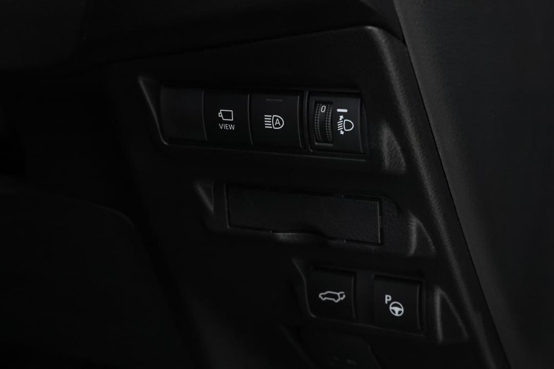2023 Toyota Corolla Cross Atmos 2WD Hybrid, Automatic, 18591 km, Utility Switches/Buttons