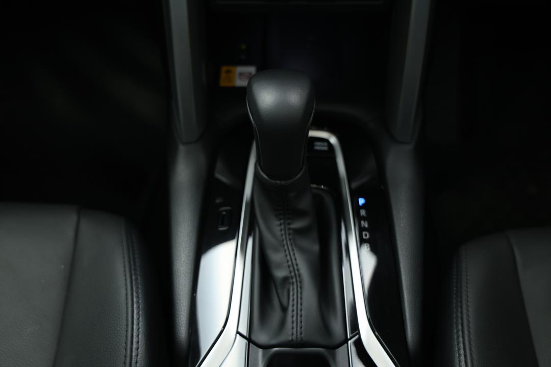 2023 Toyota Corolla Cross Atmos 2WD Hybrid, Automatic, 18591 km, Gear Lever 